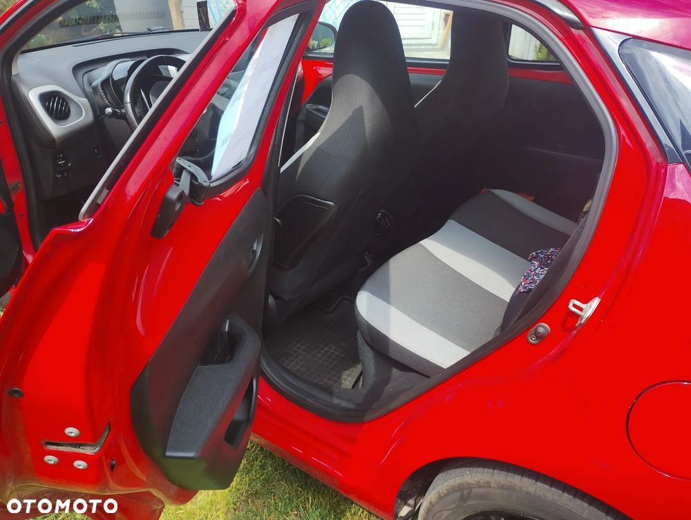 Toyota Aygo x-play - 4