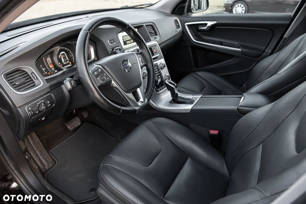 Volvo V60 Cross Country - 15