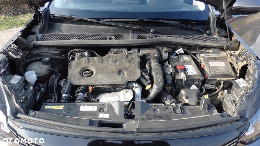 Peugeot 2008 1.5 BlueHDi Allure Pack S&S EAT8 - 14