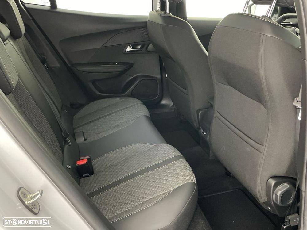 Peugeot 2008 1.2 PureTech Allure - 23