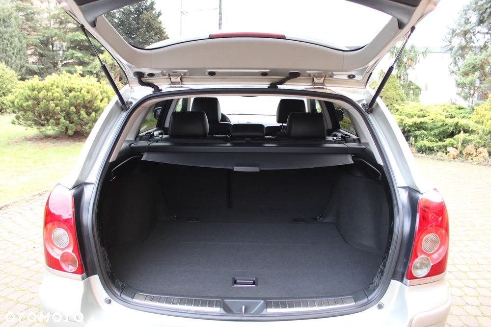 Toyota Avensis 2.0 D-4D Sol Premium - 21