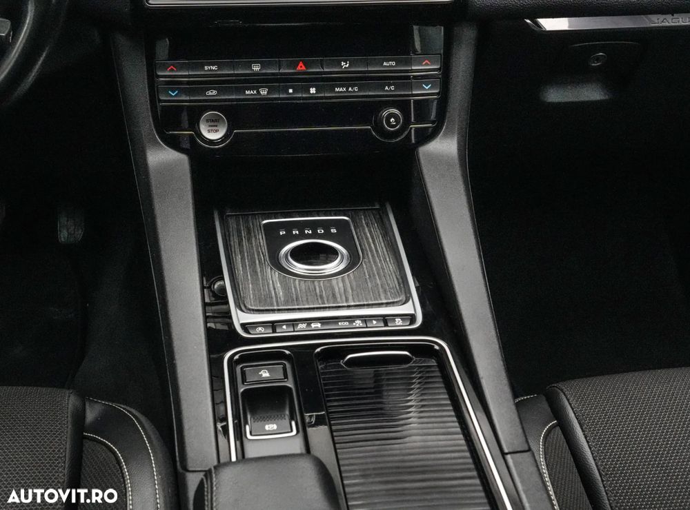 Jaguar F-Pace 20d AWD R-Sport - 18