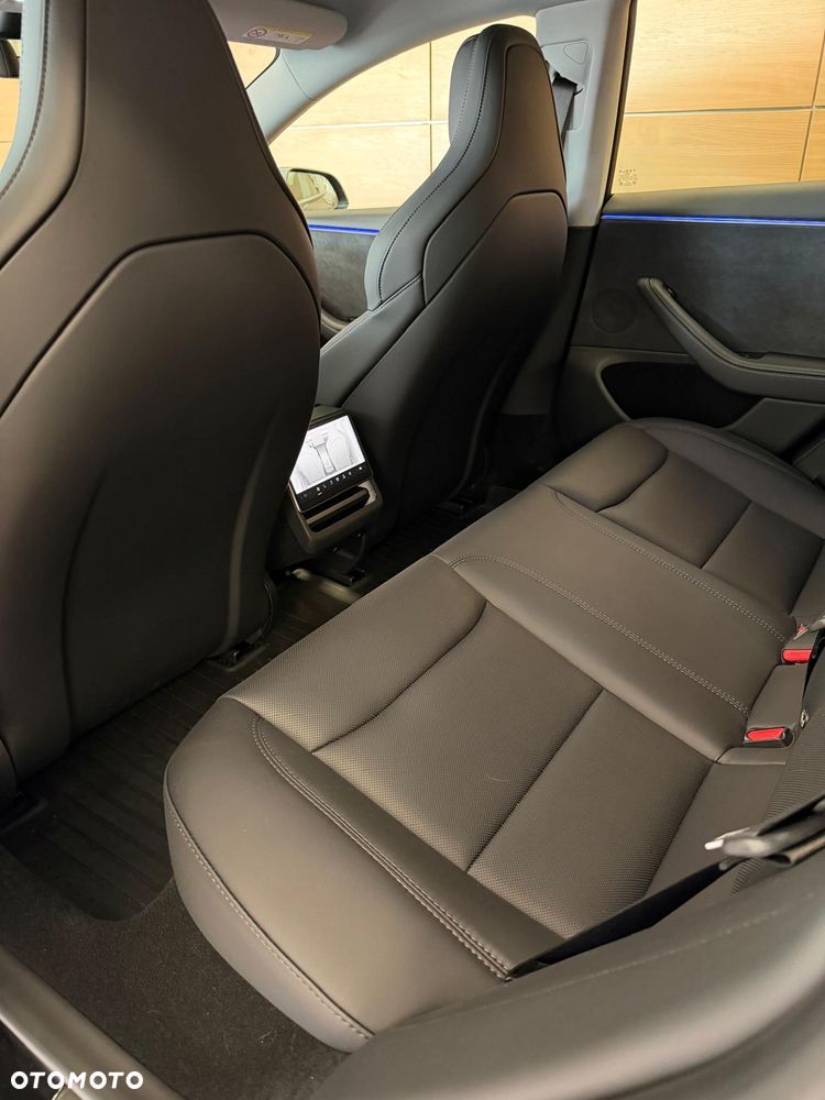 Tesla Model 3 - 11