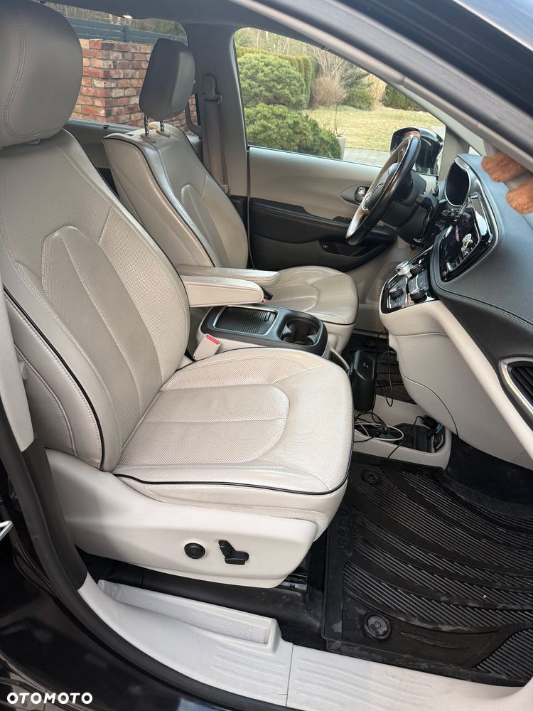 Chrysler Pacifica - 13