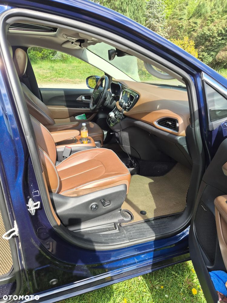 Chrysler Pacifica - 21