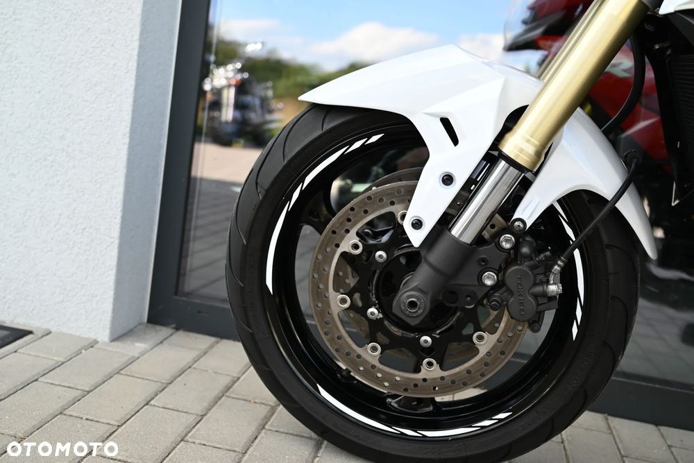Suzuki GSR - 22
