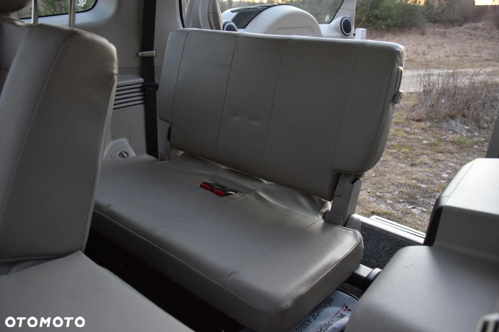 Mitsubishi Pajero - 36