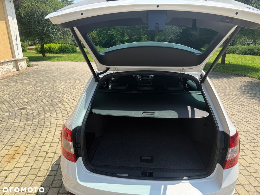 Skoda Octavia Combi 2.0 TDI DSG RS - 37