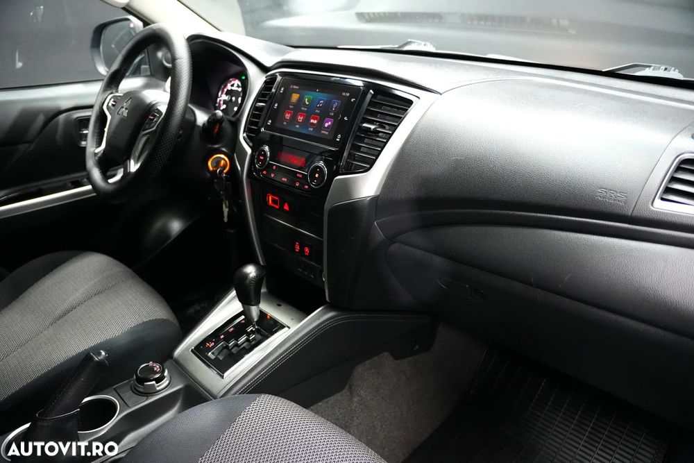 Mitsubishi L200 Double Cab 2.2 DI-D A/T Intense - 10