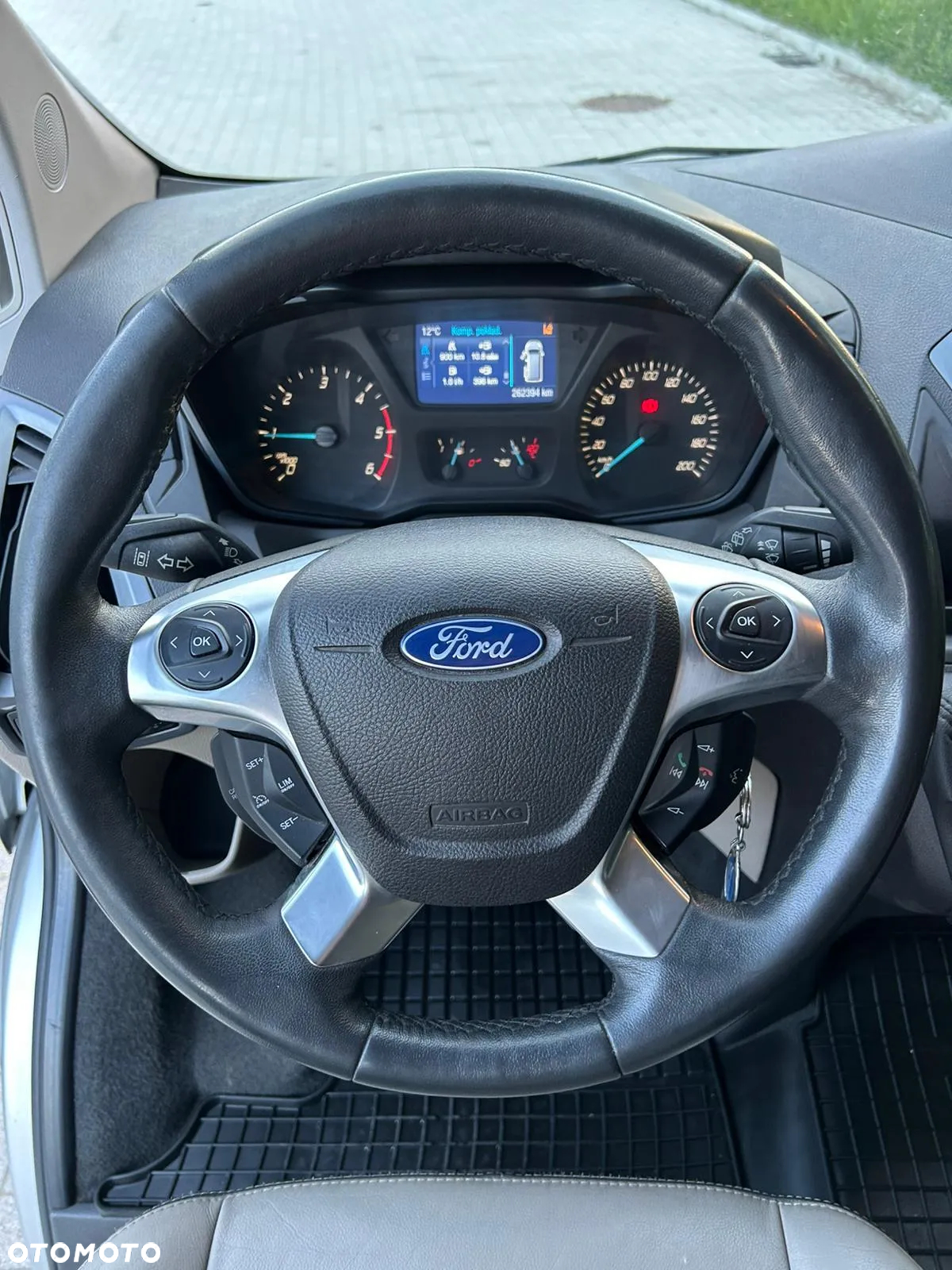 Ford Tourneo Custom - 21