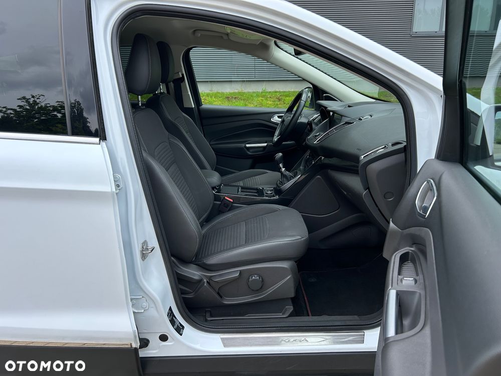 Ford Kuga 1.5 EcoBoost 2x4 Titanium - 19
