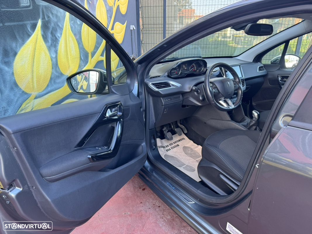 Peugeot 208 1.2 PureTech Style - 5