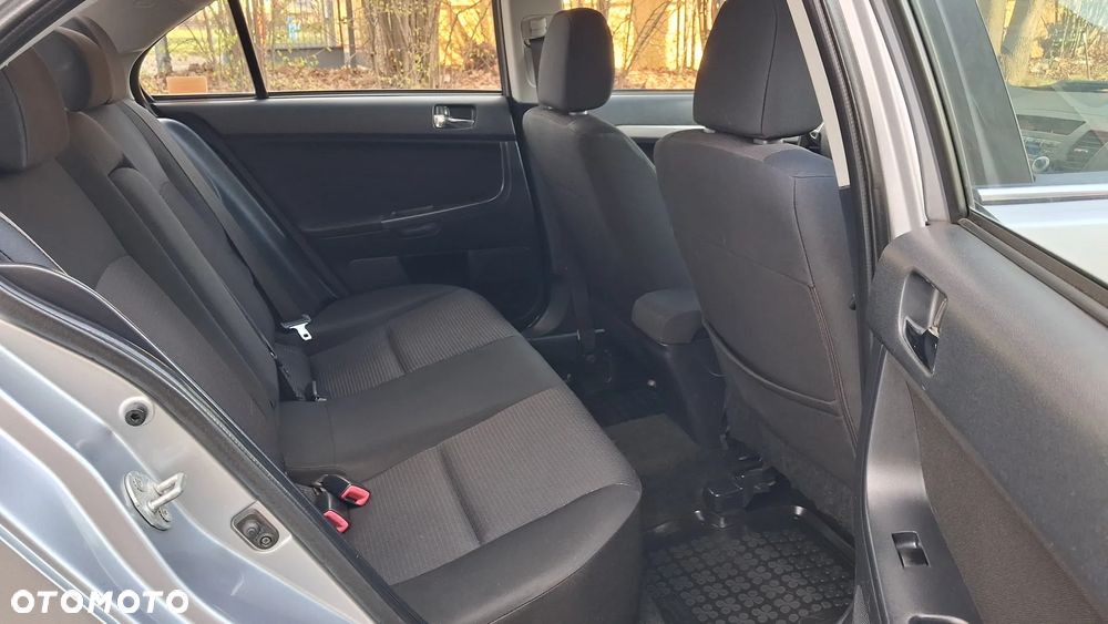 Mitsubishi Lancer - 10