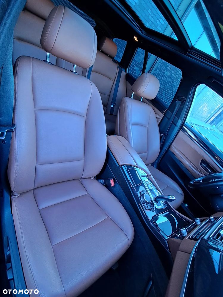 BMW Seria 5 525d Sport-Aut Luxury Line - 28