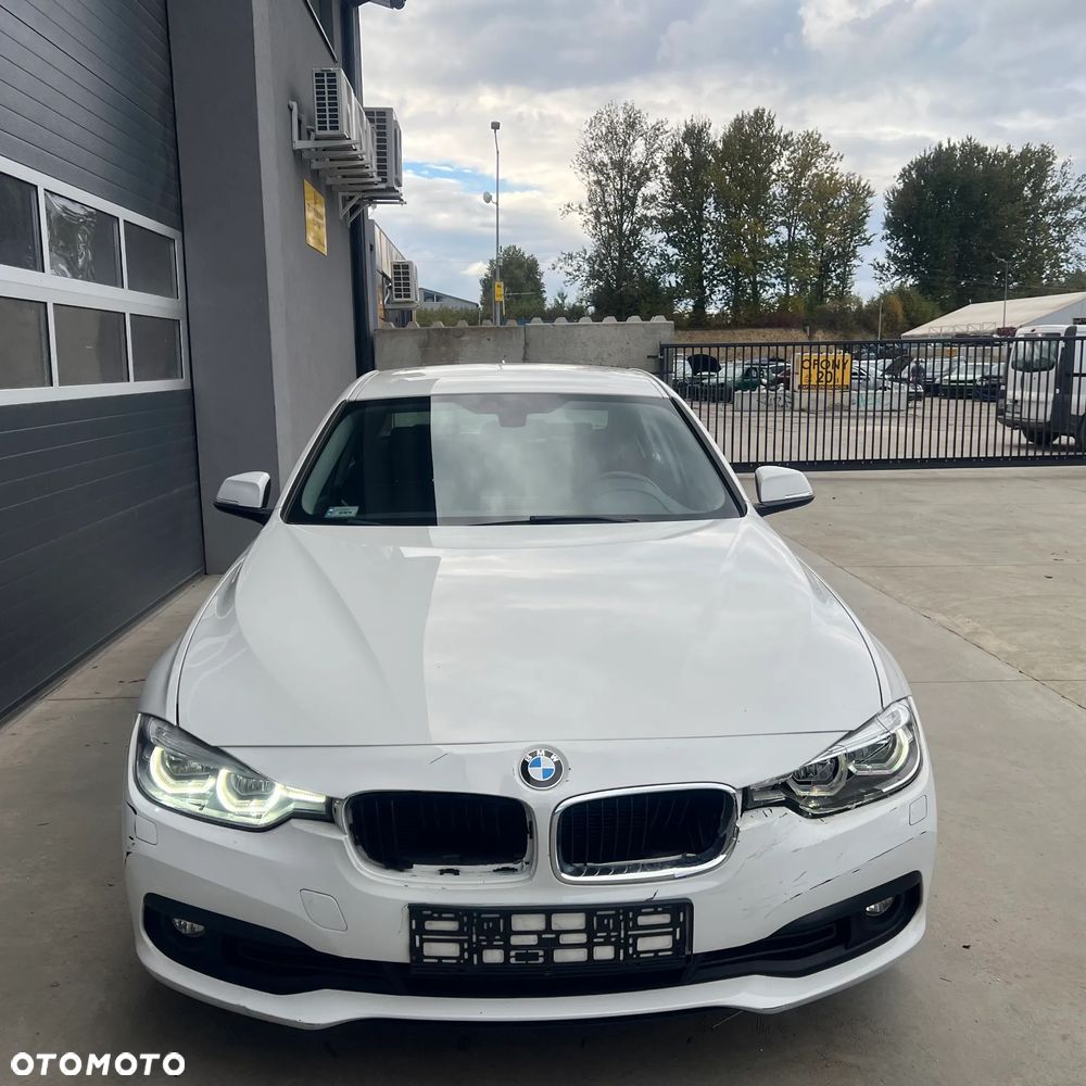 BMW Seria 3 318i - 8
