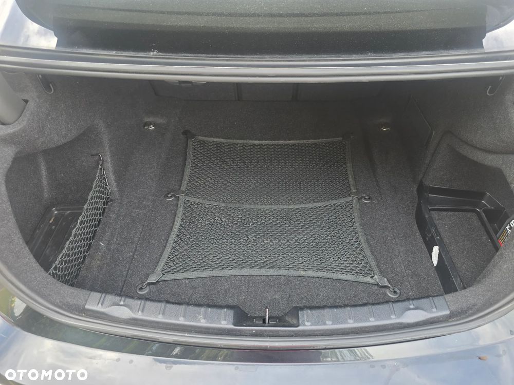 BMW Seria 3 318d DPF Edition Sport - 9