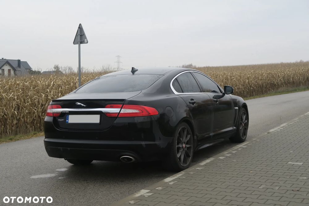 Jaguar XF 2.2 D Premium Luxury - 8