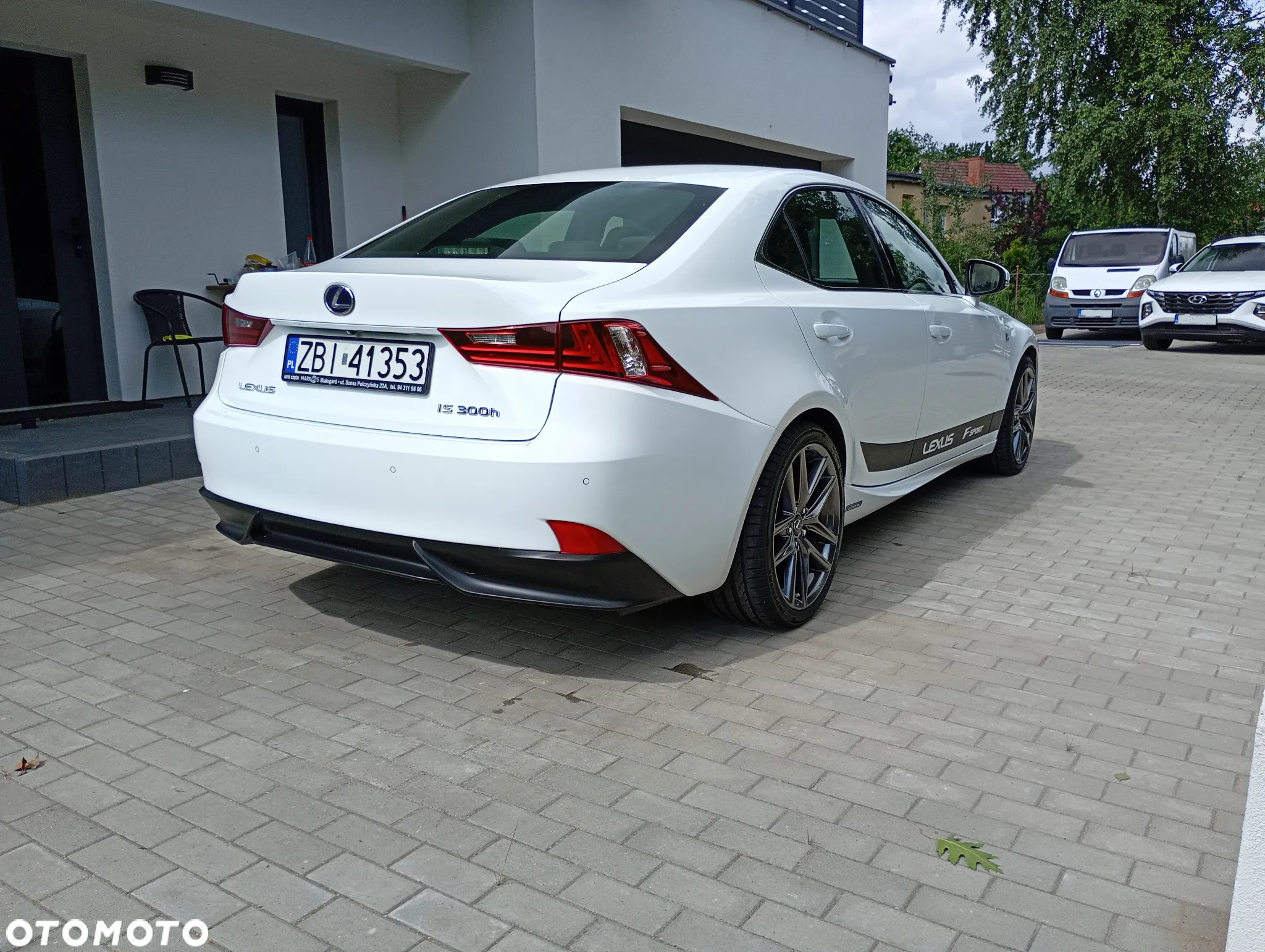 Lexus IS 300h F Sport - 16