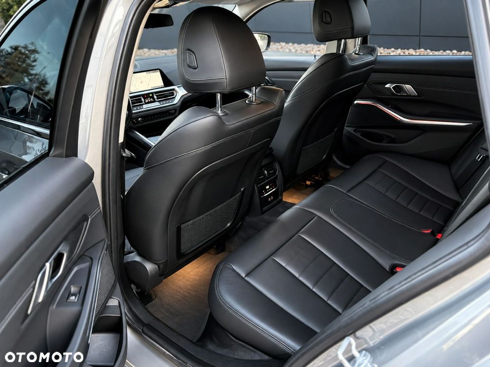BMW Seria 3 320i Edition M Sport Shadow - 20