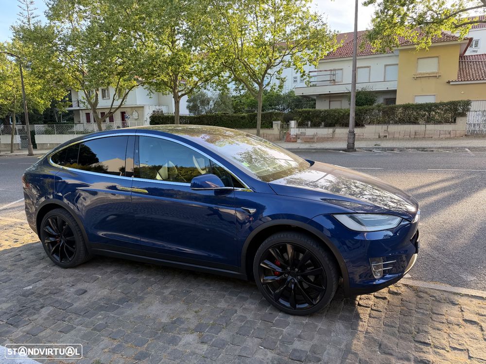 Tesla Model X - 5