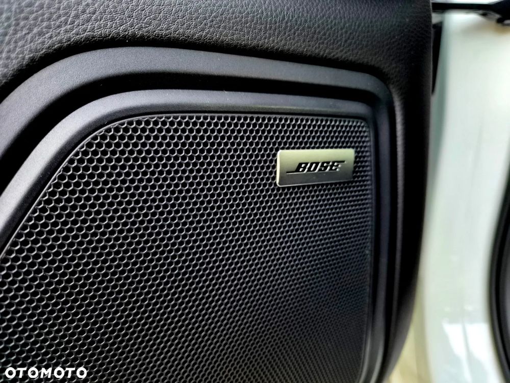 Porsche Macan Turbo - 11