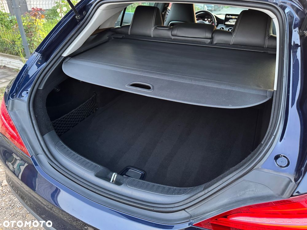 Mercedes-Benz CLA 200 AMG Line - 35