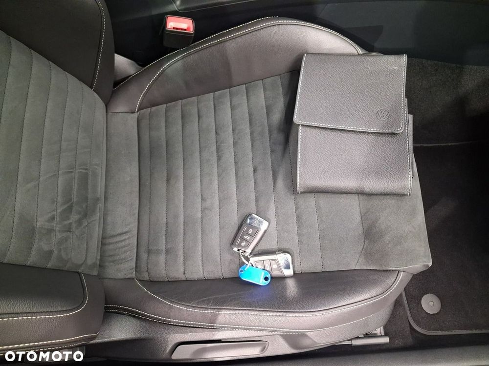 Volkswagen Passat 2.0 TDI Elegance DSG - 26