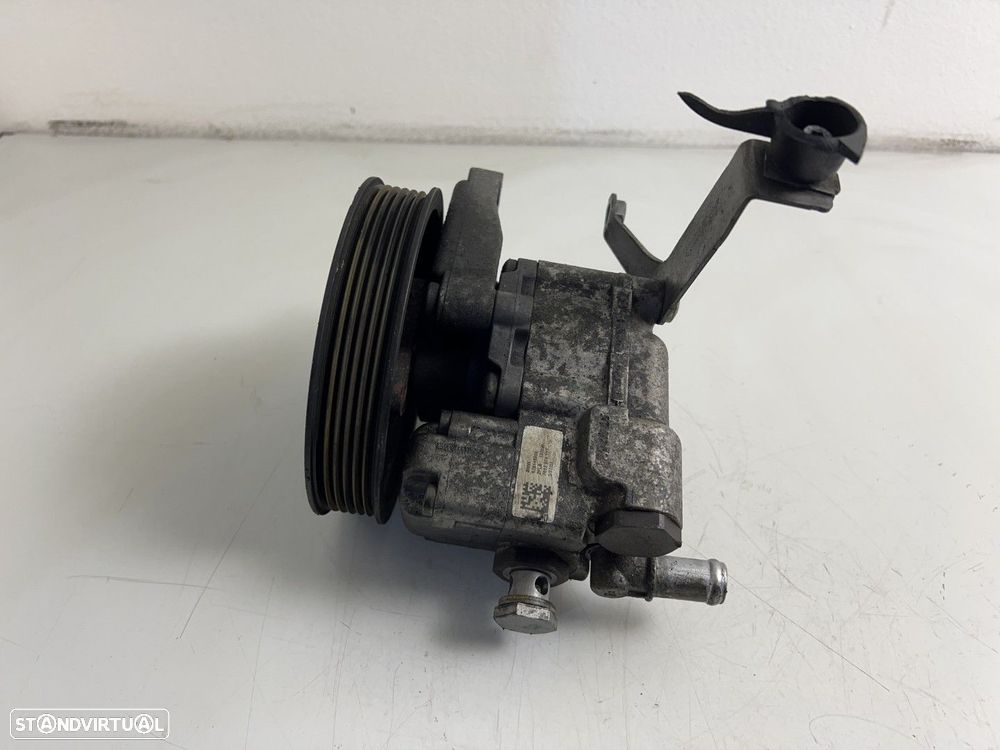 Bomba direcção assistida BMW 5 (E60) 530 d REF. 678148603 MOTOR M57 306D3 - 4