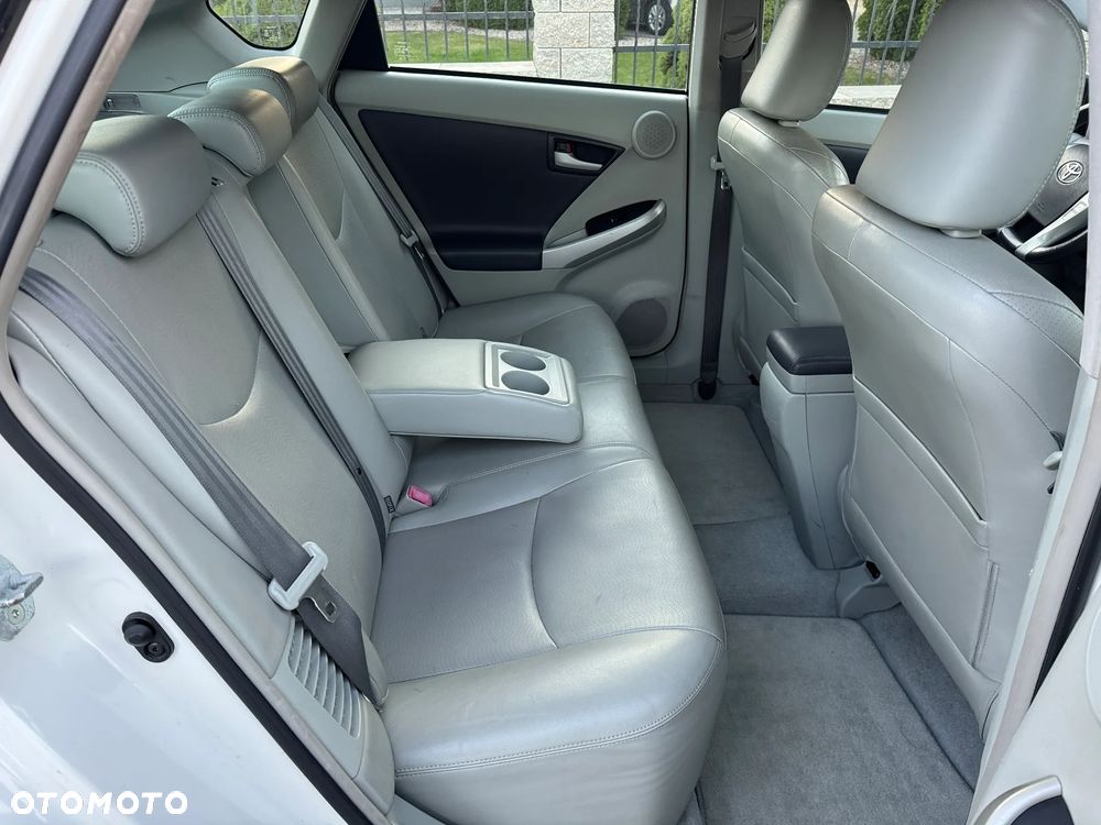 Toyota Prius 1.8 HSD Sol - 14
