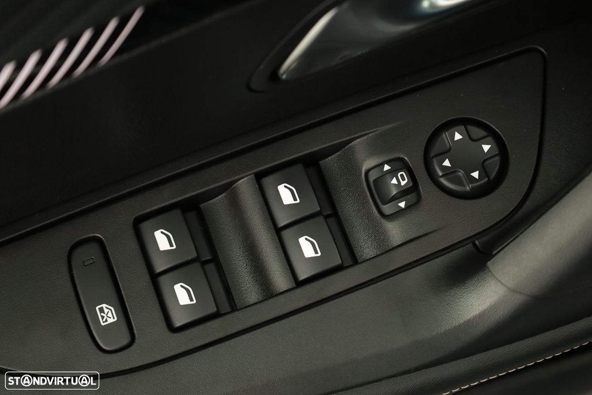 Peugeot 2008 1.2 PureTech Allure EAT8 - 22