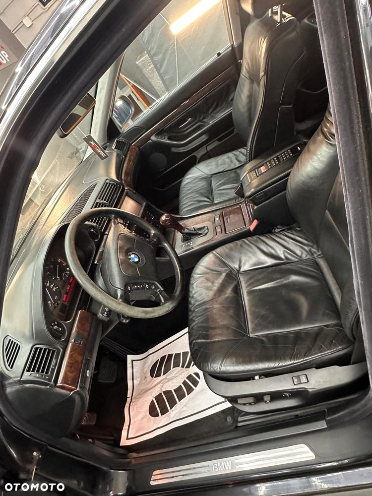 BMW Seria 7 750i - 18