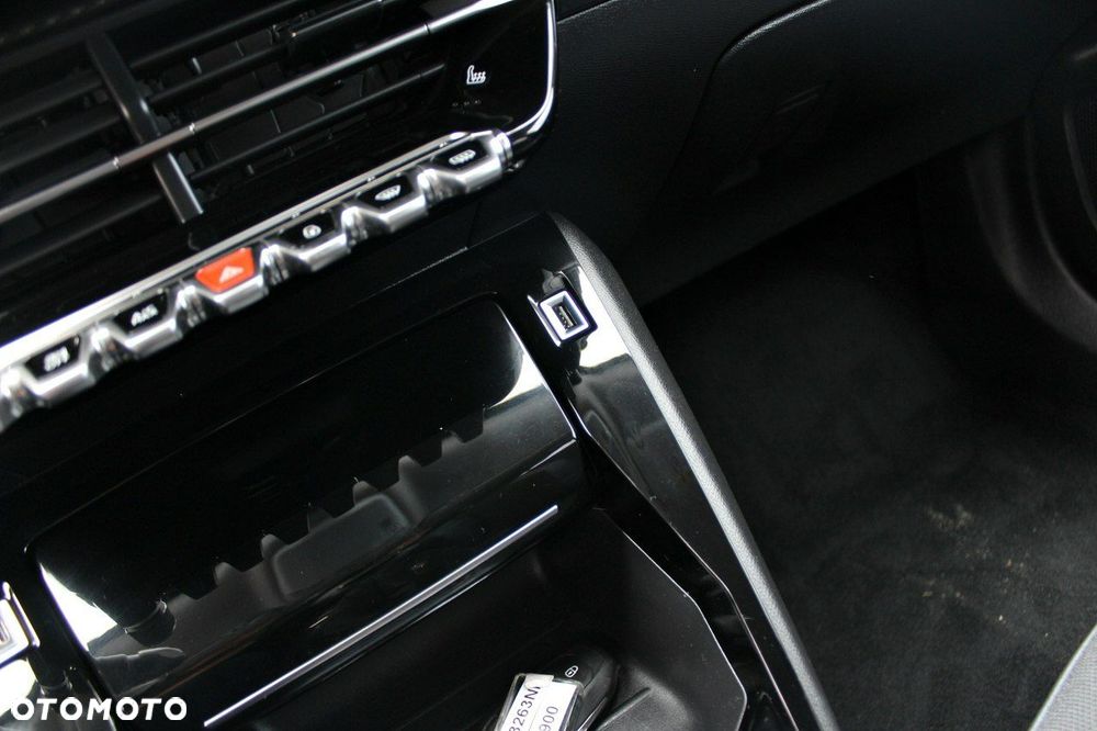 Peugeot 2008 - 16