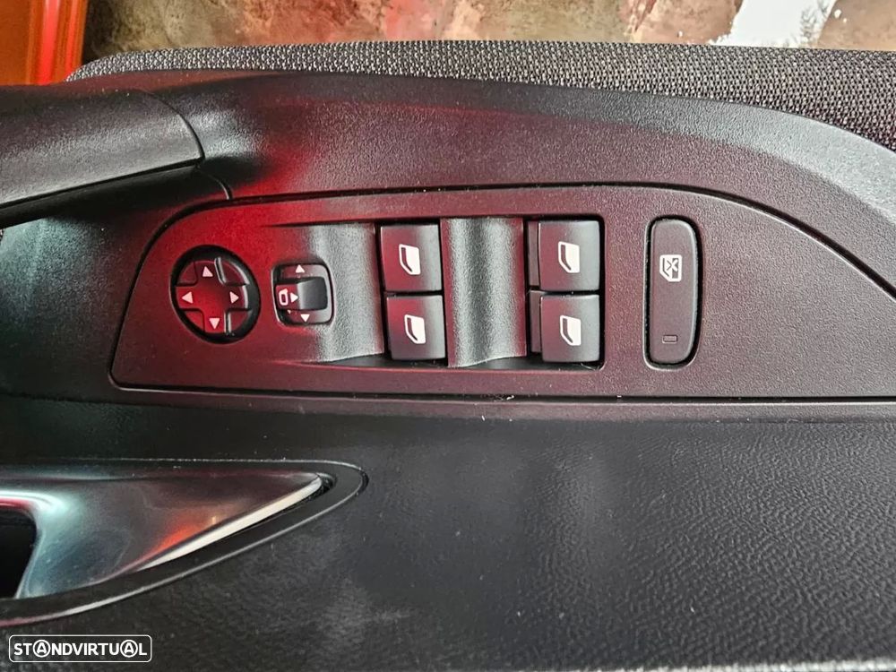 Peugeot e-2008 50 kWh Style - 6