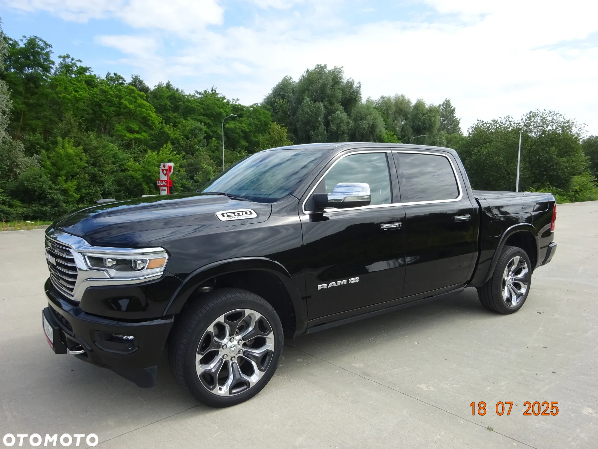 RAM 1500 5.7 eTorque Crew Cab Shortbed Longhorn Chrome - 3