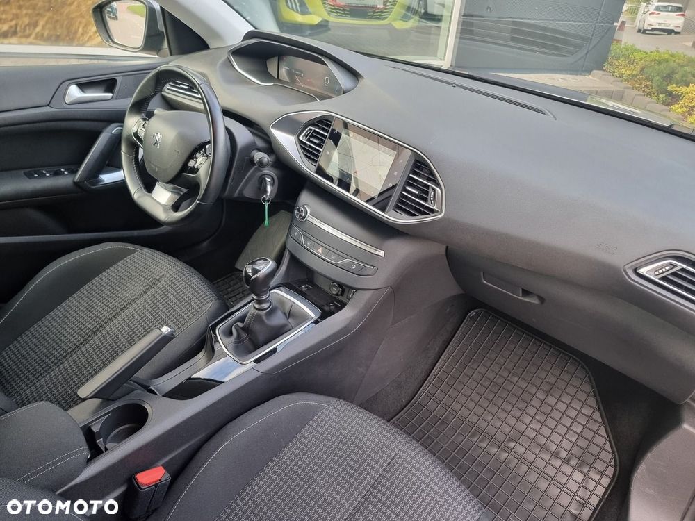 Peugeot 308 1.2 PureTech Active Pack S&S - 17