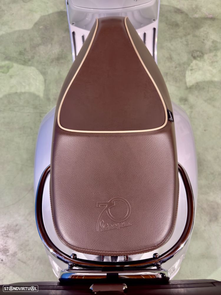 Vespa GTS Super 300 70 Anos - 3