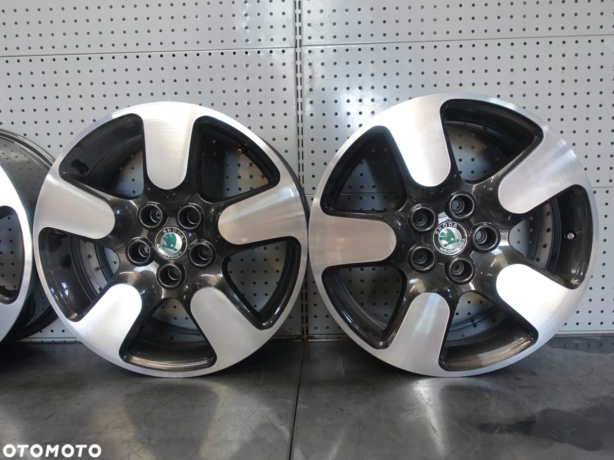 Felgi Skoda Octavia Superb Karoq Kodiaq 17" 7J ET50 5x112  1Z0601025N - 4