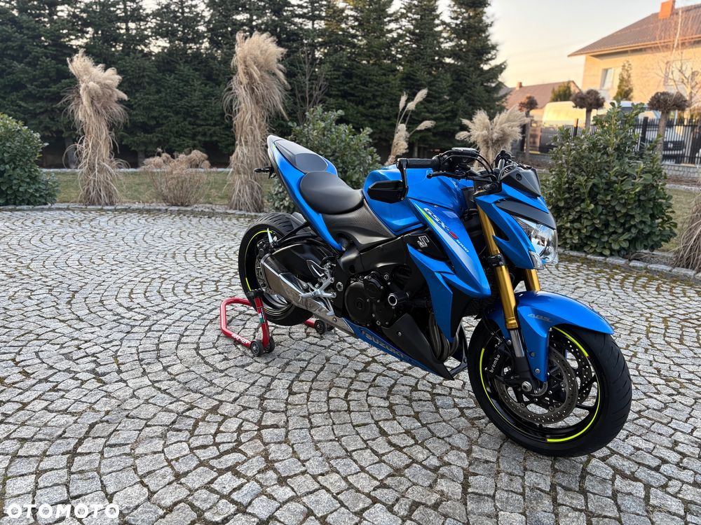 Suzuki GSX - 8