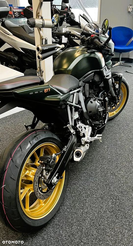 Suzuki GSX - 10