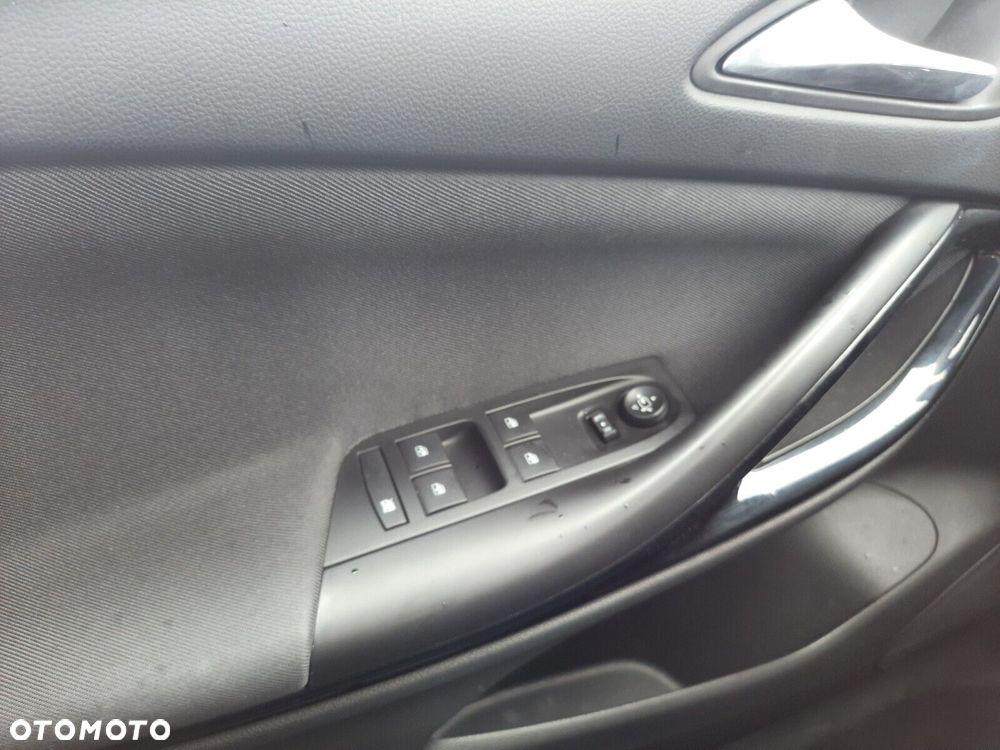 Opel Astra 1.4 T Dynamic - 19