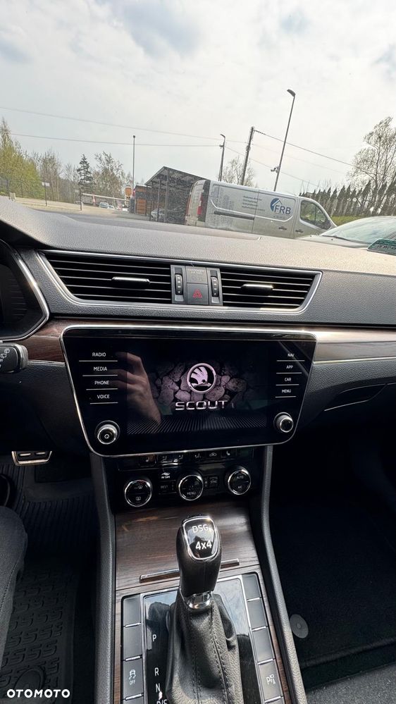 Skoda Superb 2.0 TDI SCR 4x4 Scout DSG - 3