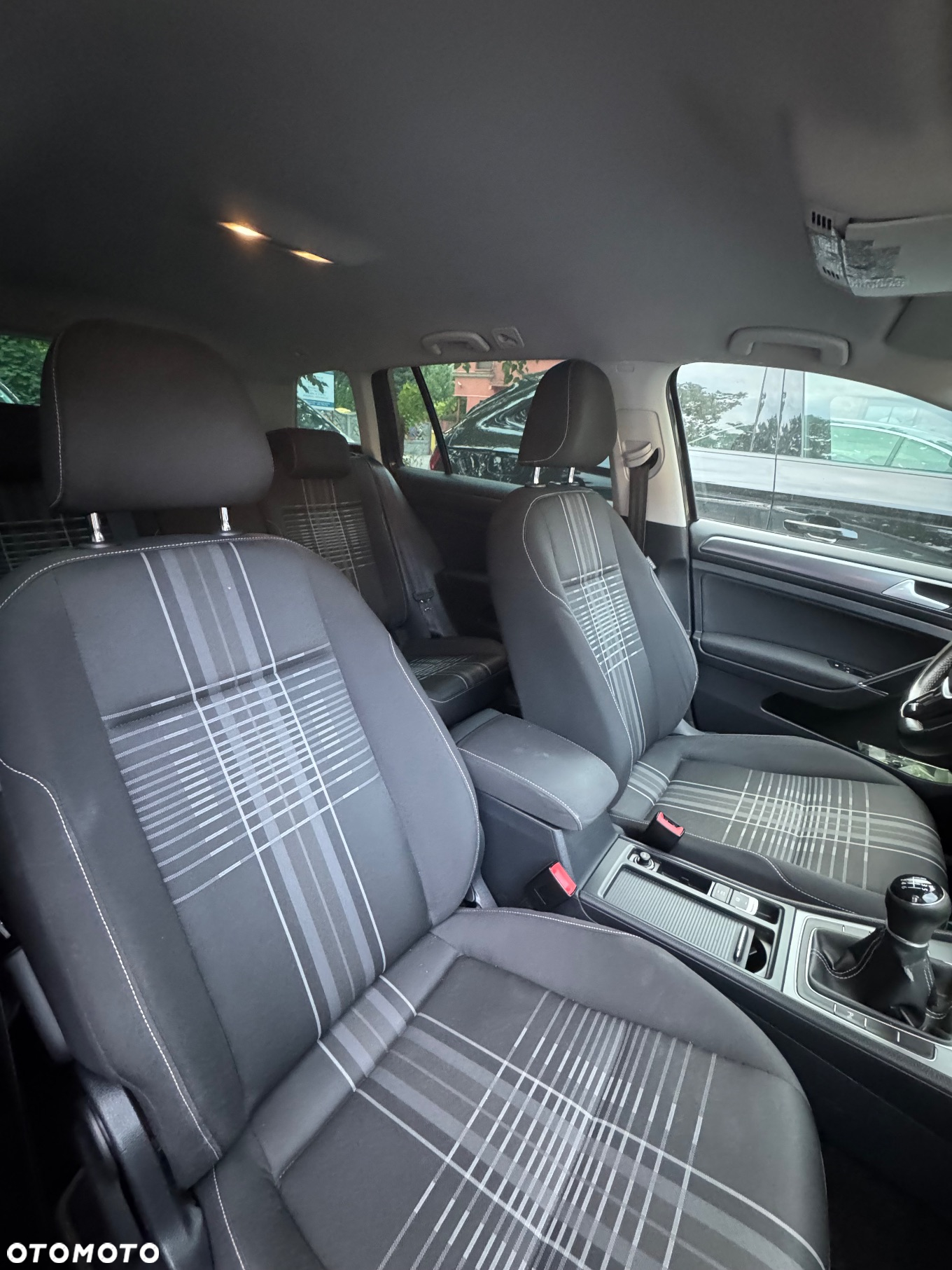 Volkswagen Golf - 6