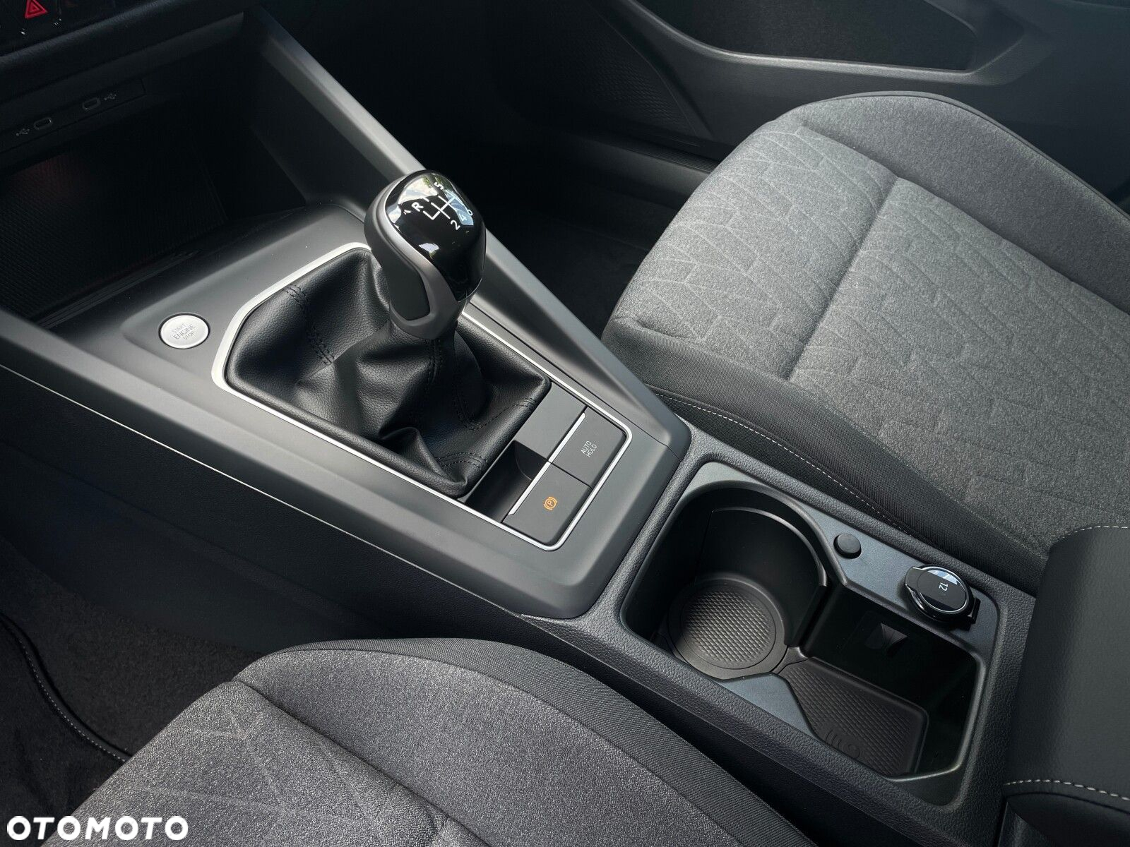 Volkswagen Golf - 25