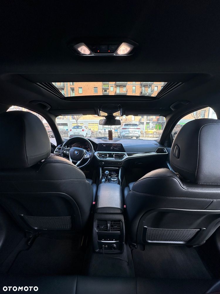 BMW Seria 3 330i xDrive - 9
