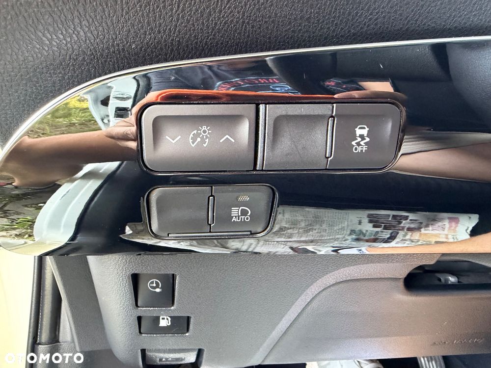 Toyota Prius (Hybrid) Life - 10