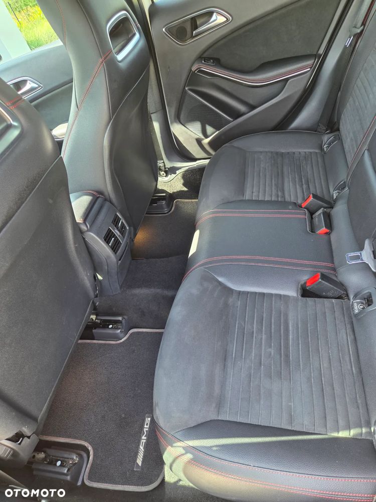 Mercedes-Benz GLA 220 4-Matic AMG Line - 12