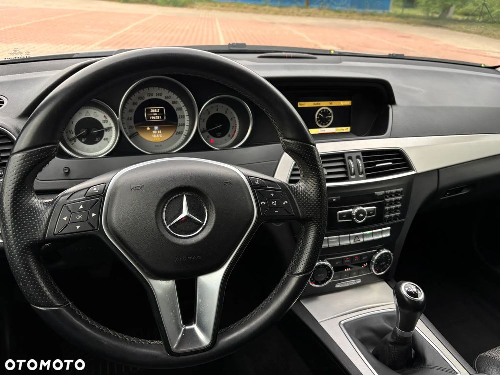 Mercedes-Benz Klasa C 180 CGI BlueEff Avantgarde - 22