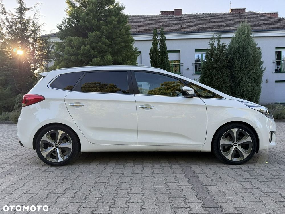Kia Carens - 38