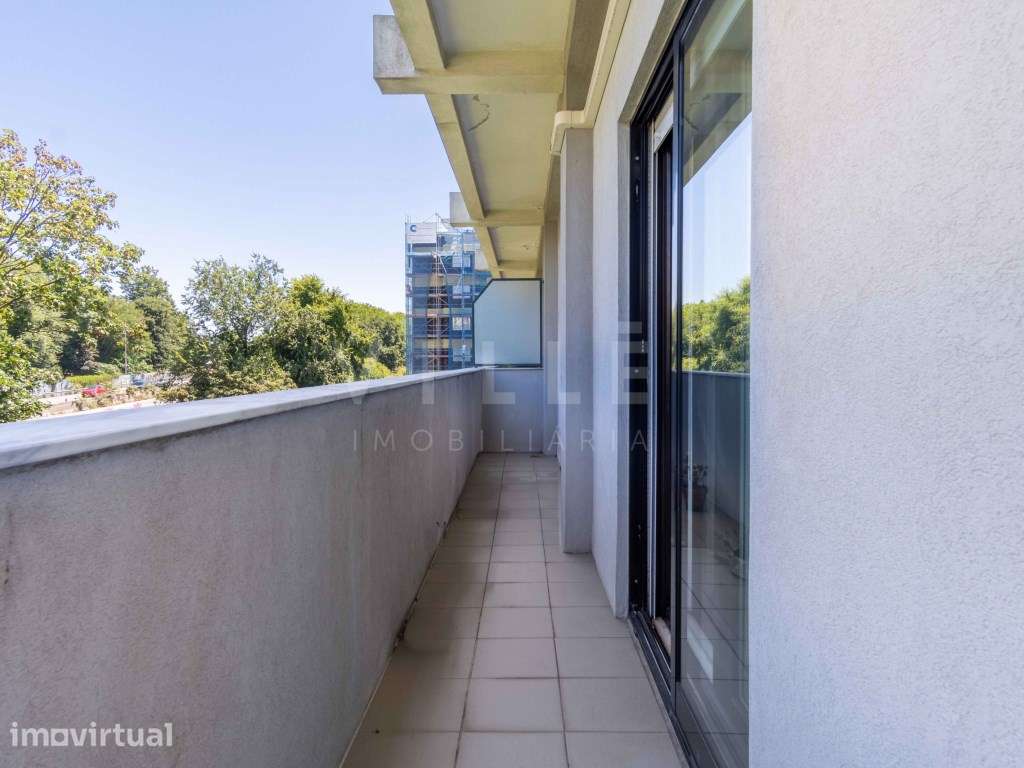Apartamento T4+1 | Condomínio Fechado | Campo Alegre | Porto - Grande imagem: 4/29