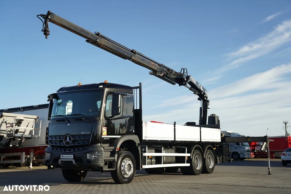 Mercedes-Benz AROCS 2636 / 6x4 / CAROSERIE BALANȚĂ - 6,8 M / MACARA FASSI F175A.2.23 / CAPACITATE MAXIMĂ DE RIDICARE: 5.100 KG / ROTATOARE / TELECOMANDĂ / PODEA RESISTENTĂ / TRANSMISIE AUTOMATĂ - 2